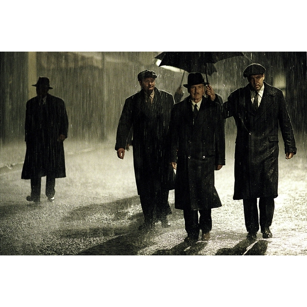 Paul Newman in the rain in Road To Perdition Photo Print Image 2