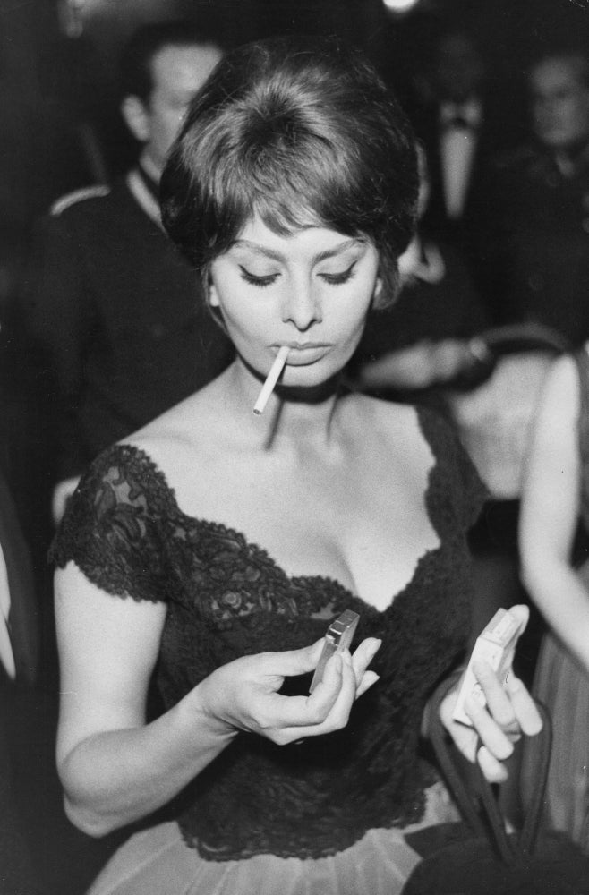 Sophia Loren smoking Photo Print Image 2