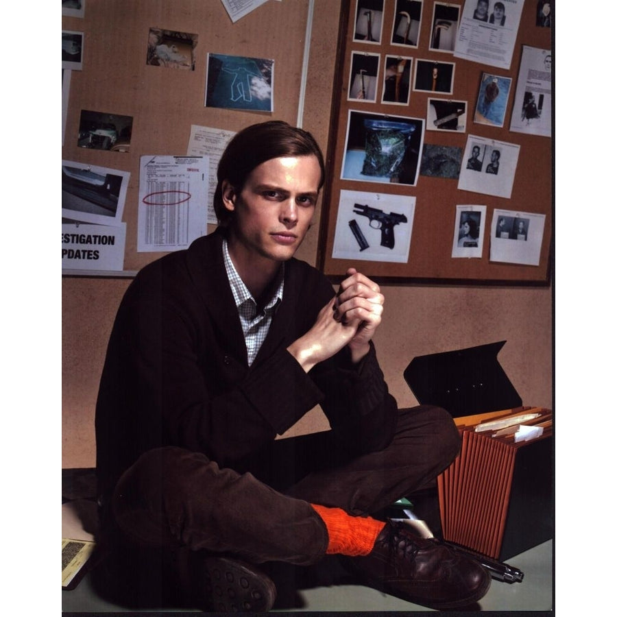 Matthew Gray Gubler Sitting On Desk In Criminal Minds Photo Print - Item MVM01812 Image 1