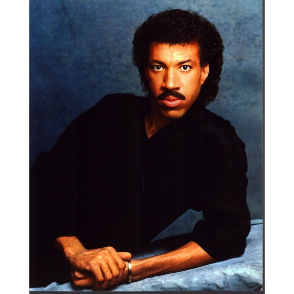 Lionel Richie Leaning On Arm Photo Print - Item MVM02586 Image 1