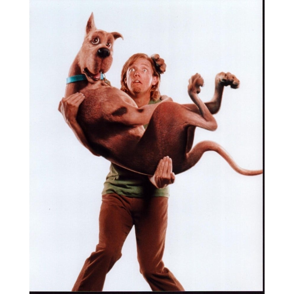 Matthew Lillard Holding Scooby Doo Or Scooby Doo Movie Photo Print - Item MVM01213 Image 1