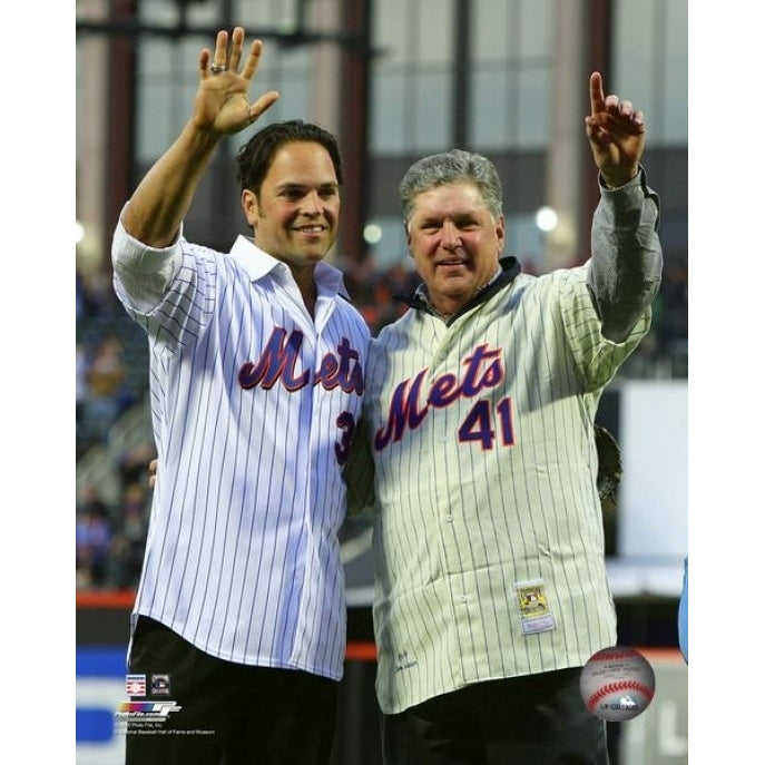 Mike Piazza and Tom Seaver throw out the first pitch at Citi Field on April 13 2009 Photo Print Image 1