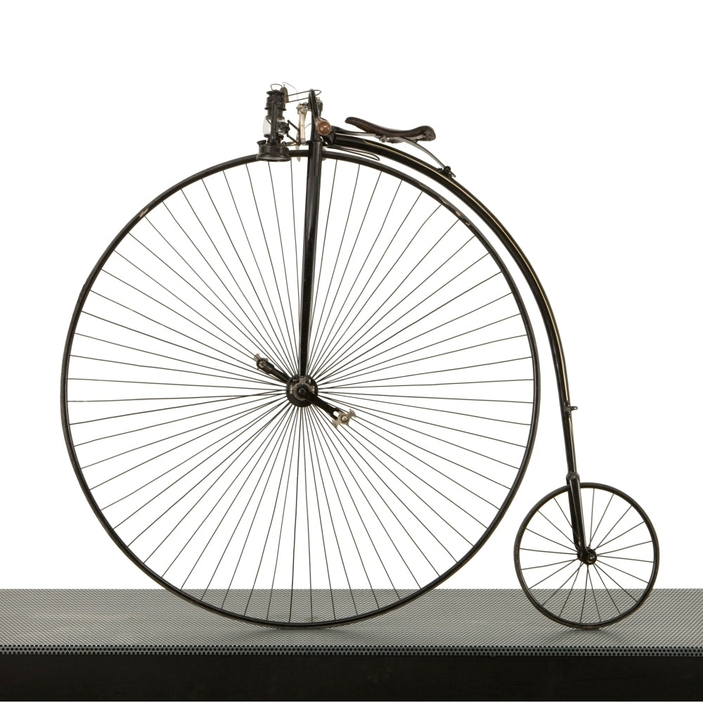 A 52 inch Ordinary bicycle cerca 1880 commonly known as a penny farthing Poster Print Image 1