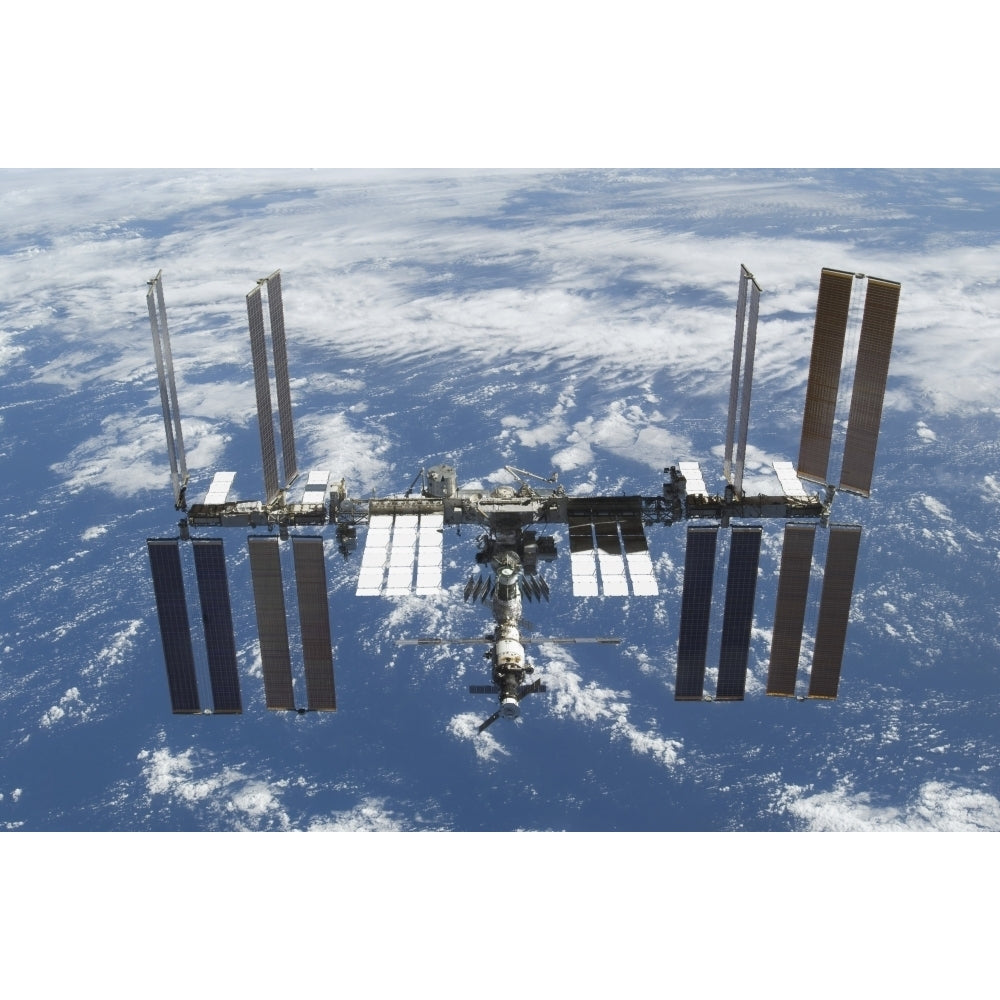 The International Space Station in orbit above Earth Poster Print Image 2