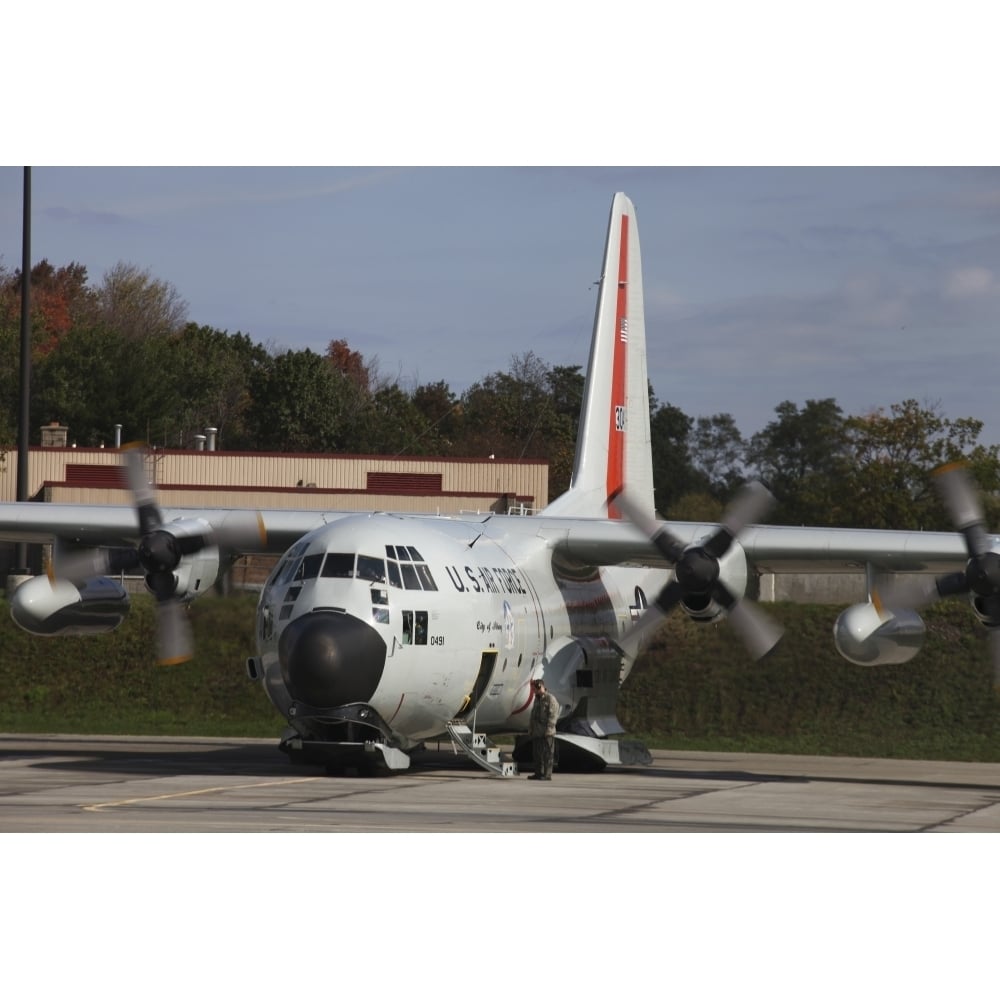 A LC-130H Hercules of the York Air National Guard Poster Print Image 2