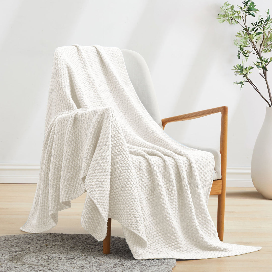 Super Soft Throw Blanket Lightweight Bed Blanket All Season Use Image 1