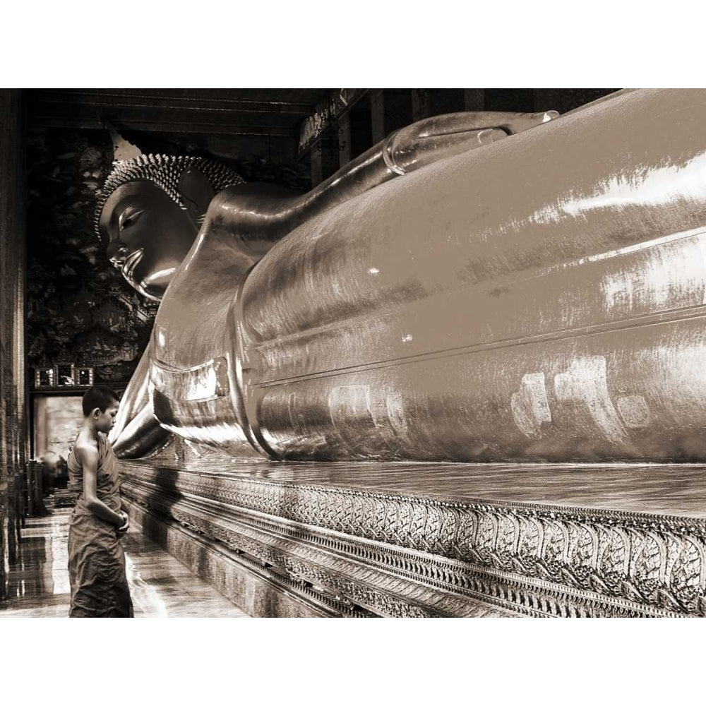 Praying the reclined Buddha Wat Pho Bangkok Thailand-VARPDX3AP3999 Image 2