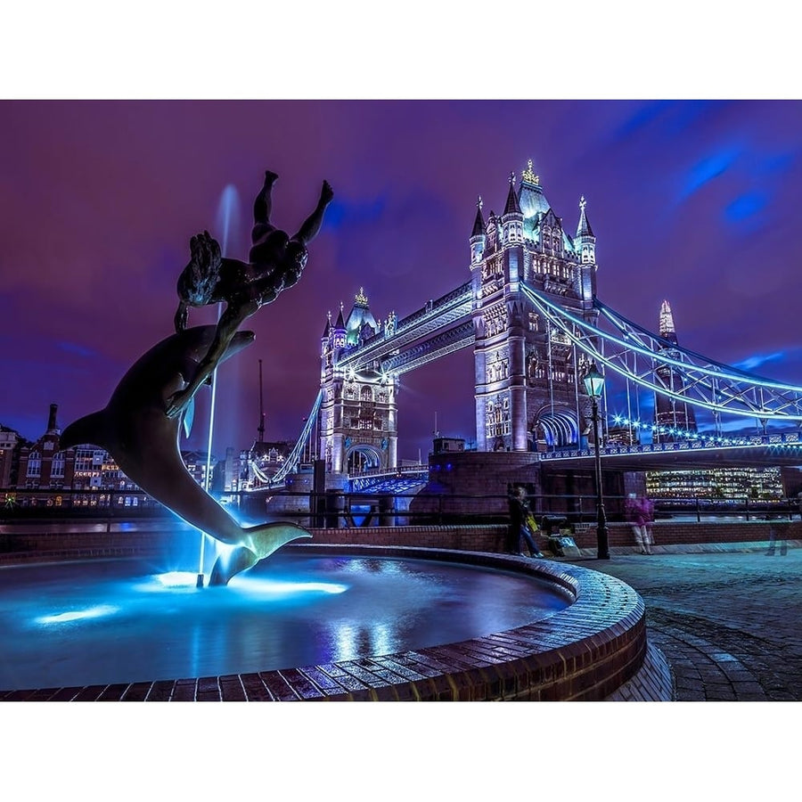 Fountian at tower bridge by Assaf Frank-VARPDXAF20130906118C01G Image 1