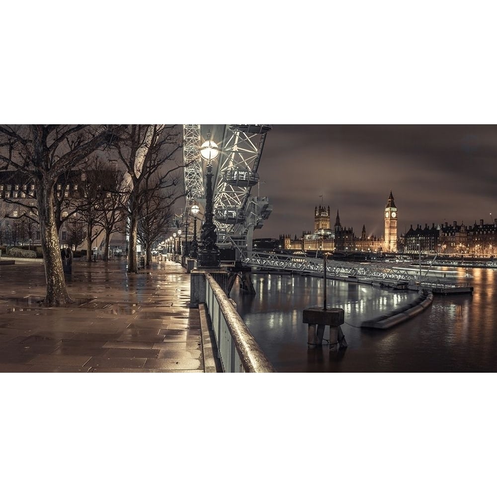 London cityscape in evening by Assaf Frank-VARPDXAF20170112074PANOC03 Image 1