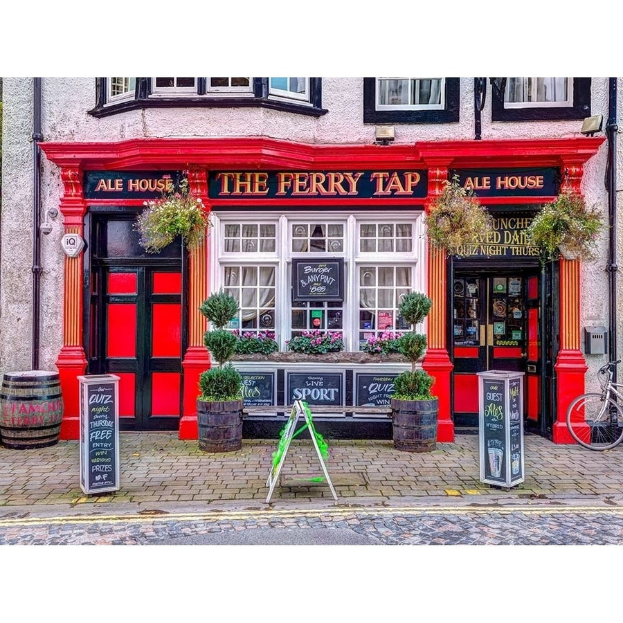 Street cafe in South Queensferry-Scotland by Assaf Frank-VARPDXAF20171017261X Image 1