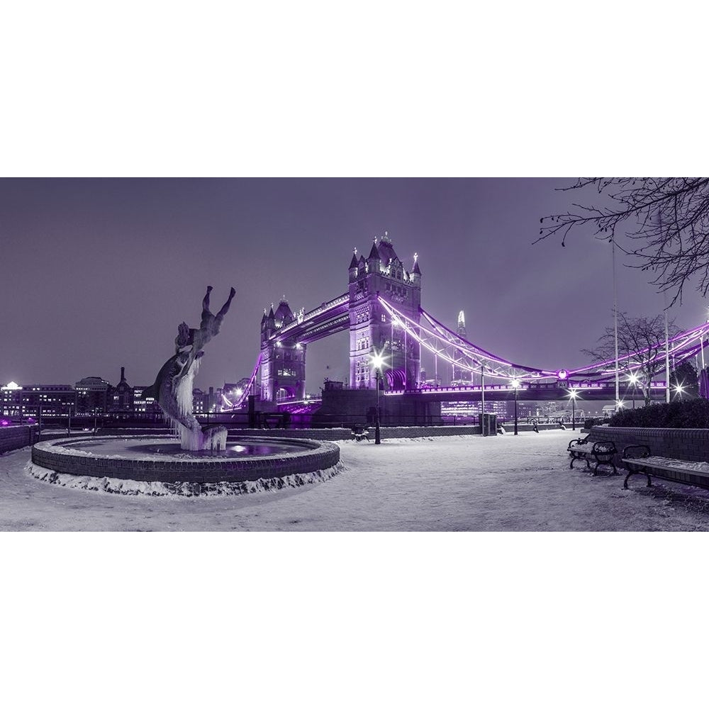 Dolphin fountain -London by Assaf Frank-VARPDXAF20180228289PANOC01 Image 1