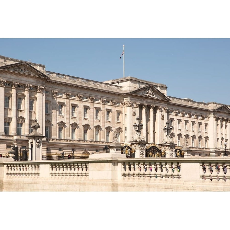 Buckingham Palace Poster Print by Karyn Millet-VARPDXPSMLT830 Image 1