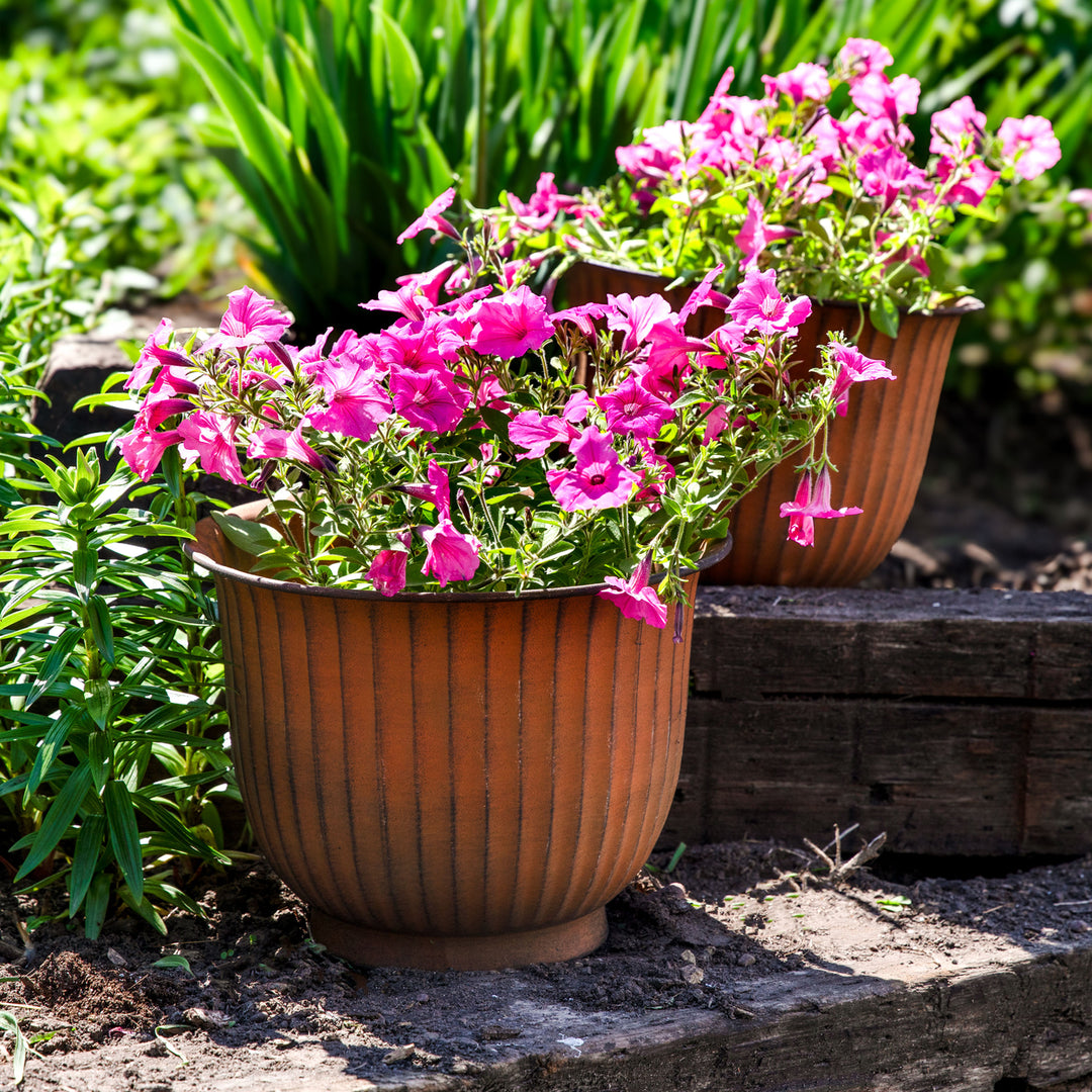 Sunnydaze Carlotta Metal Planter - 14.75 in - Matte Brown - Set of 2 Image 3