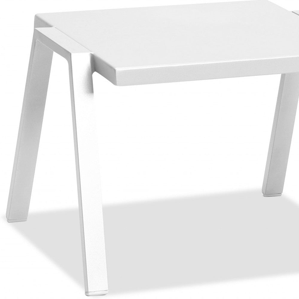 22 X 18 X 16 White Aluminum Side Table Image 3