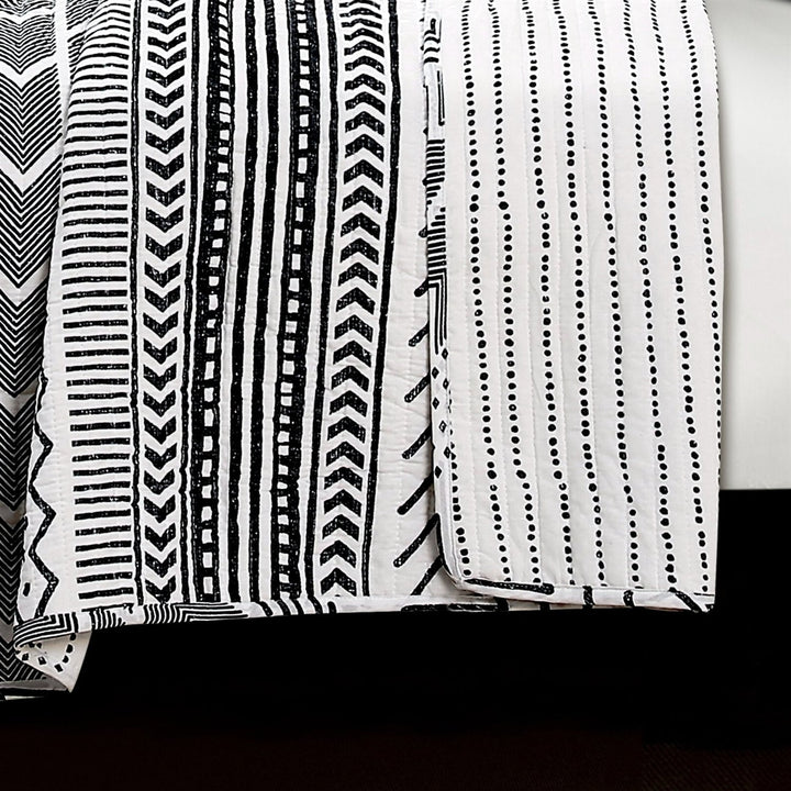 3 Piece Scandinavian Black White Reversible Cotton Set in King Image 5