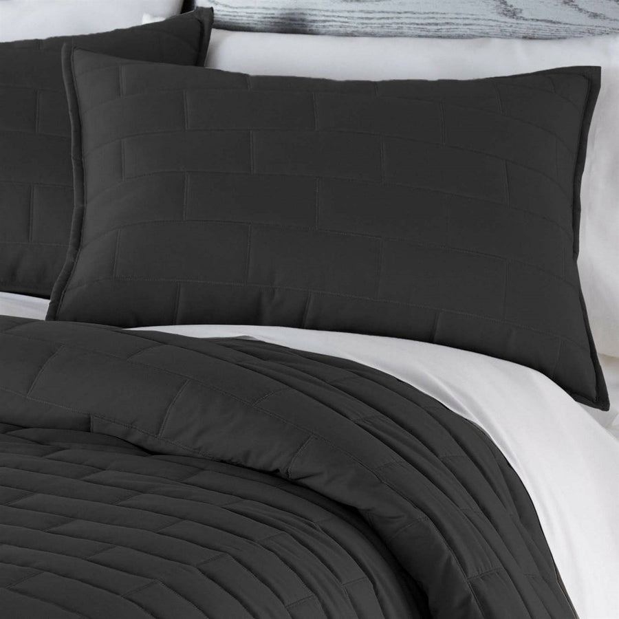 Full/Queen Modern Brick Stitch Microfiber Reversible 3 Piece Quilt Set in Black Image 1