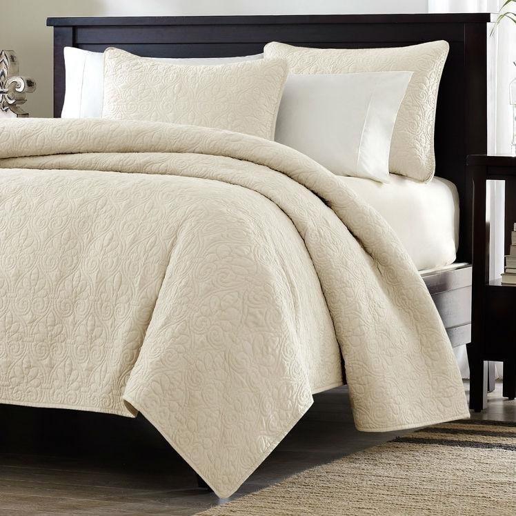 Full / Queen Ivory Beige Quilted Coverlet Quilt Set with 2 Shams Image 1