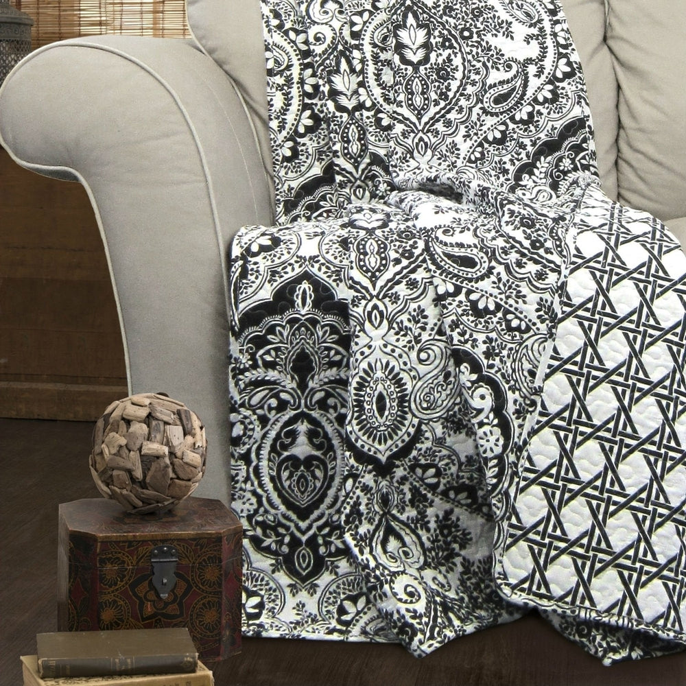 King size 3-Piece Cotton Quilt Set in Black White Paisley Damask Image 2