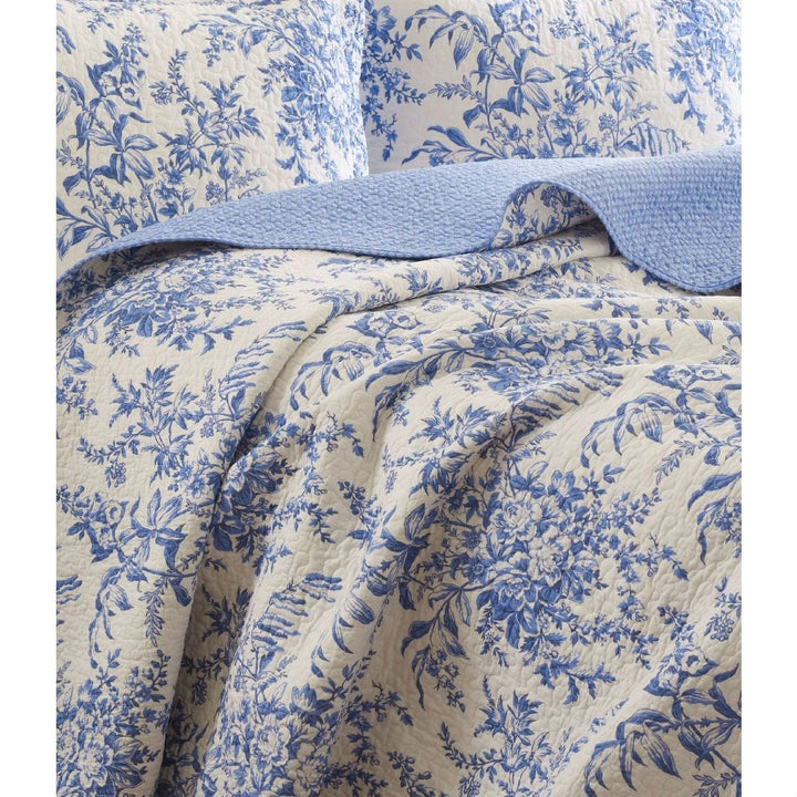 King size 100-Percent Cotton Quilt Bedspread Set with Blue White Floral Leaves Pattern Image 2