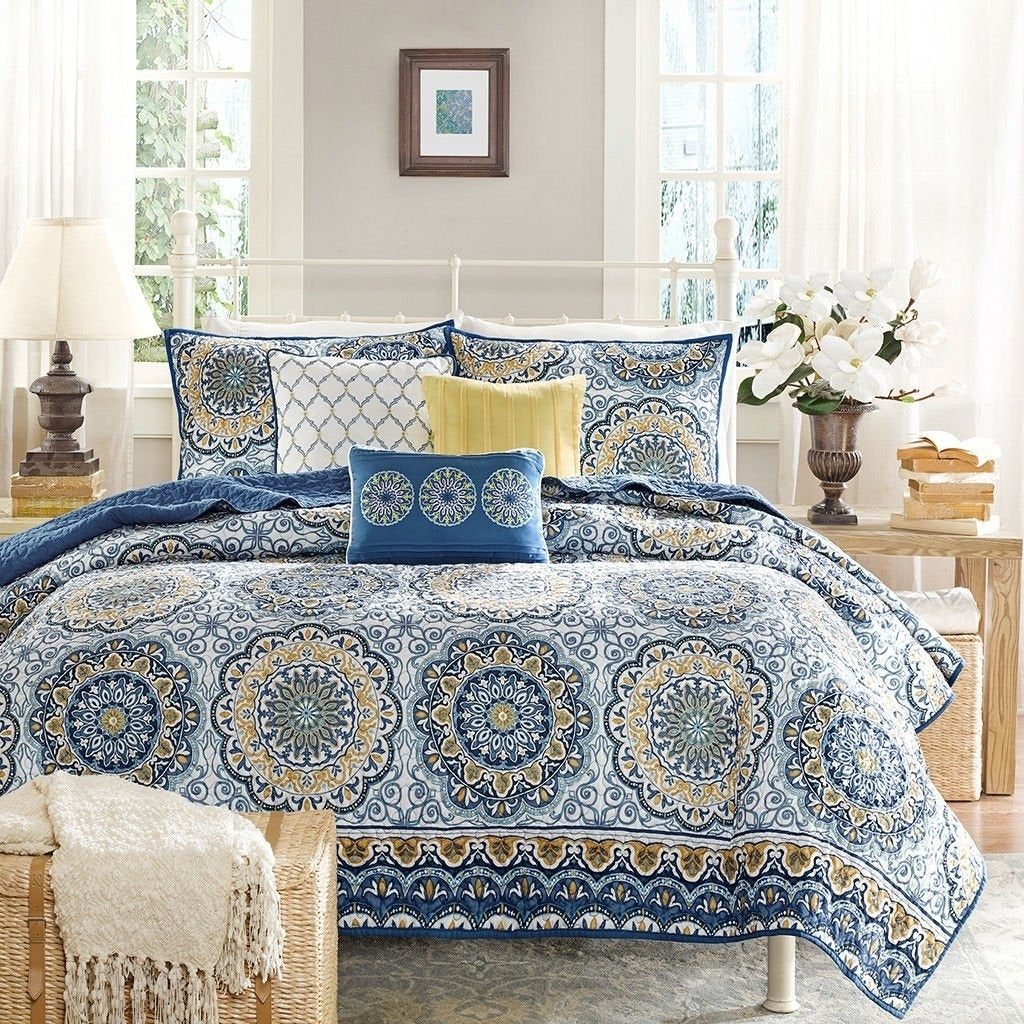 Queen size 6-Piece Coverlet Quilt Set in Blue Floral Pattern Image 1