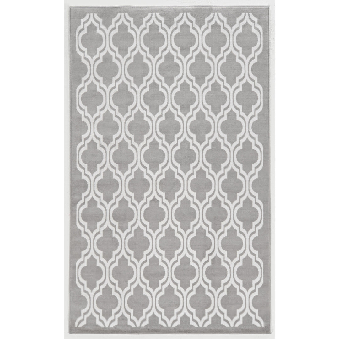 Capri Quatrafoil Grey Area Rug 43 x 73 Easy Care Polypropylene Transitional Design Image 1