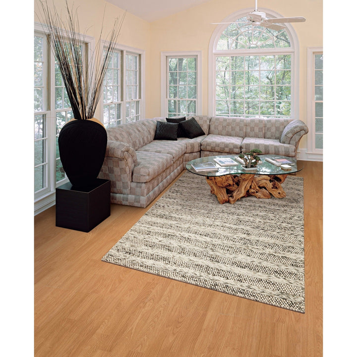 5 X 7 Wool Grey Area Rug Image 1