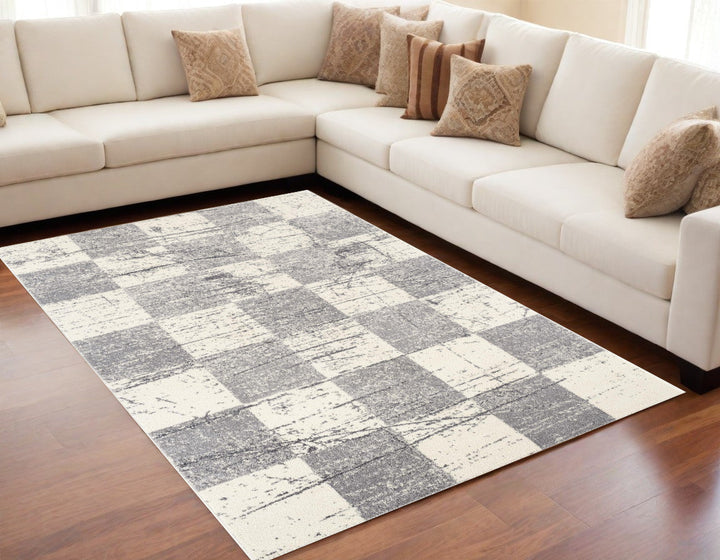 4 X 6 White And Gray Checkered Area Rug Image 4