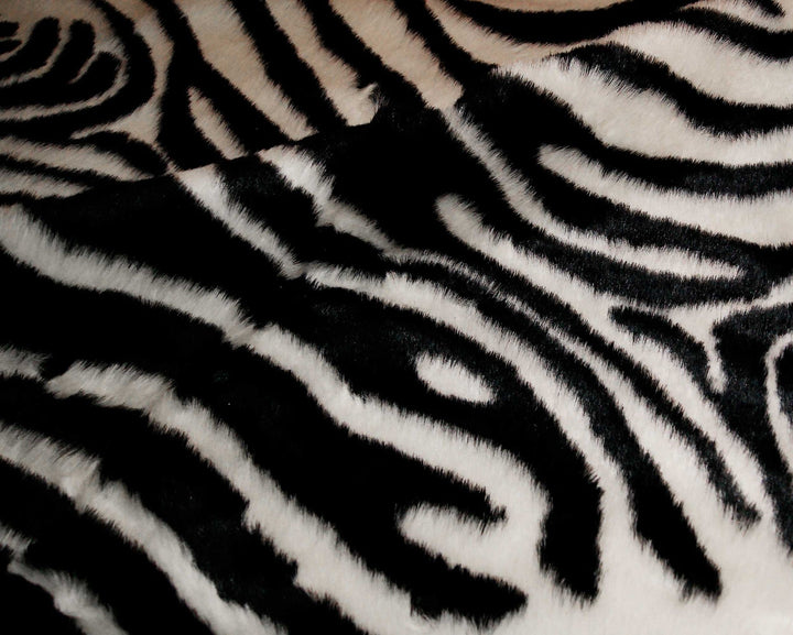 5 x 7 Black and White Faux Cowhide Zebra Print Area Rug Image 2