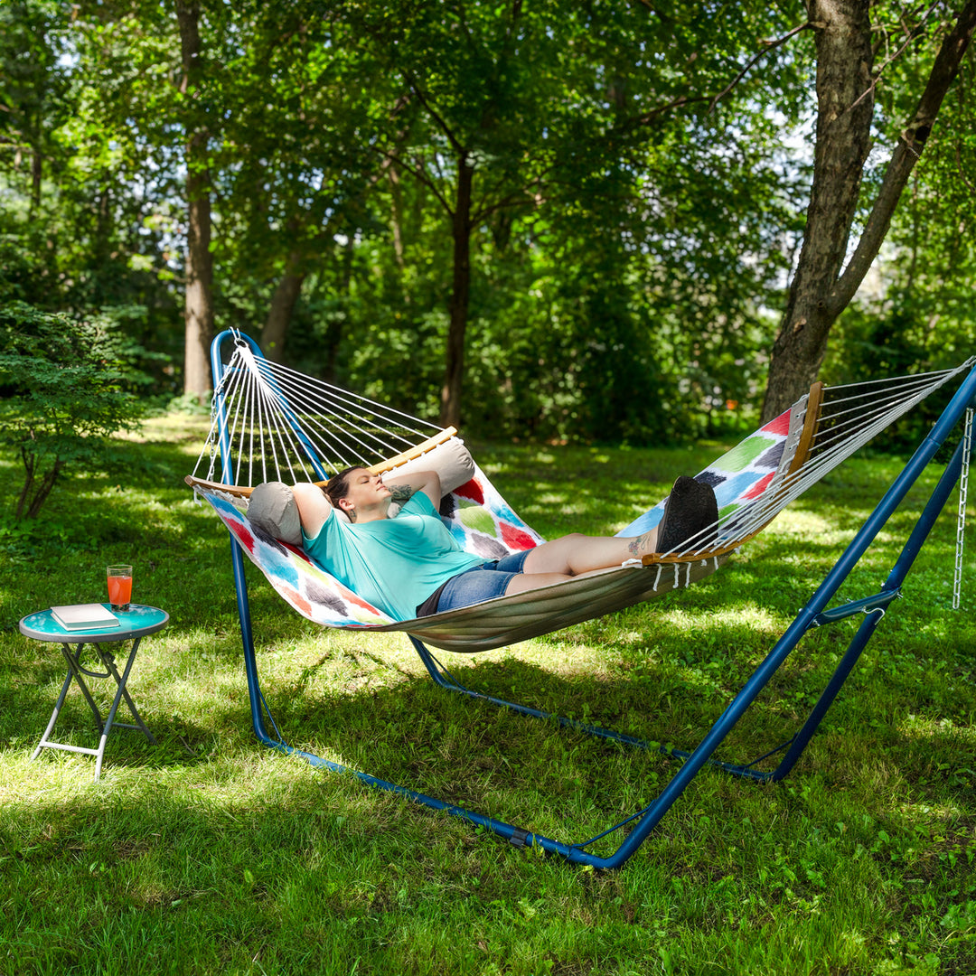 Sunnydaze 2-Person Quilted Hammock with Curved Spreader Bar - Multi-Color Image 5