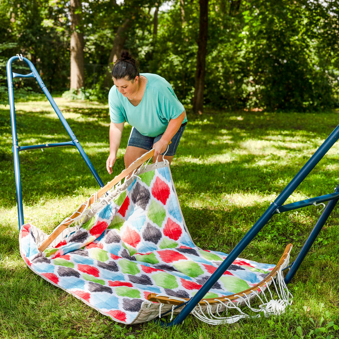 Sunnydaze 2-Person Quilted Hammock with Curved Spreader Bar - Multi-Color Image 6