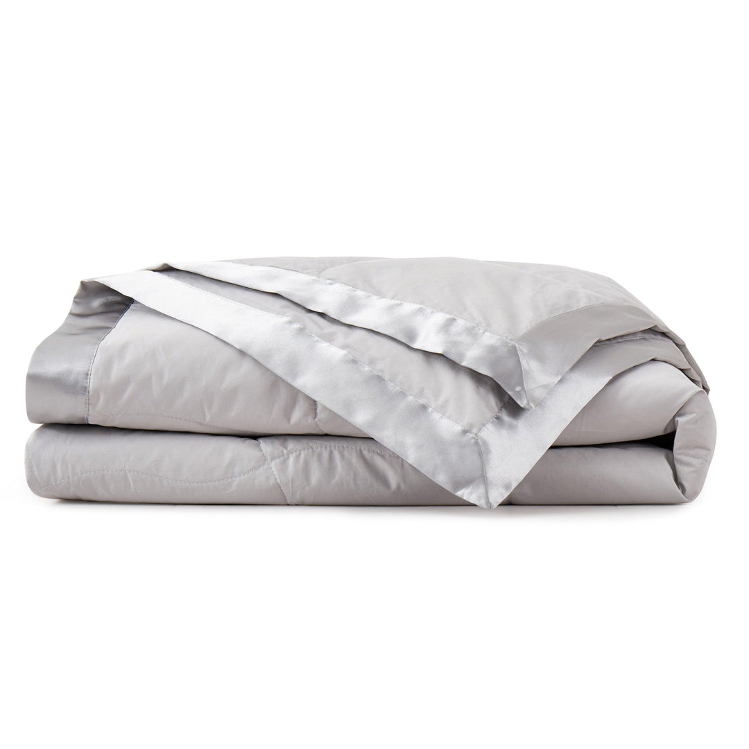 Luxurious Breathable Down Blanket - Cozy Comforter for Year-Round Use Image 3